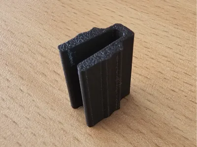 Sliding fly screen guide