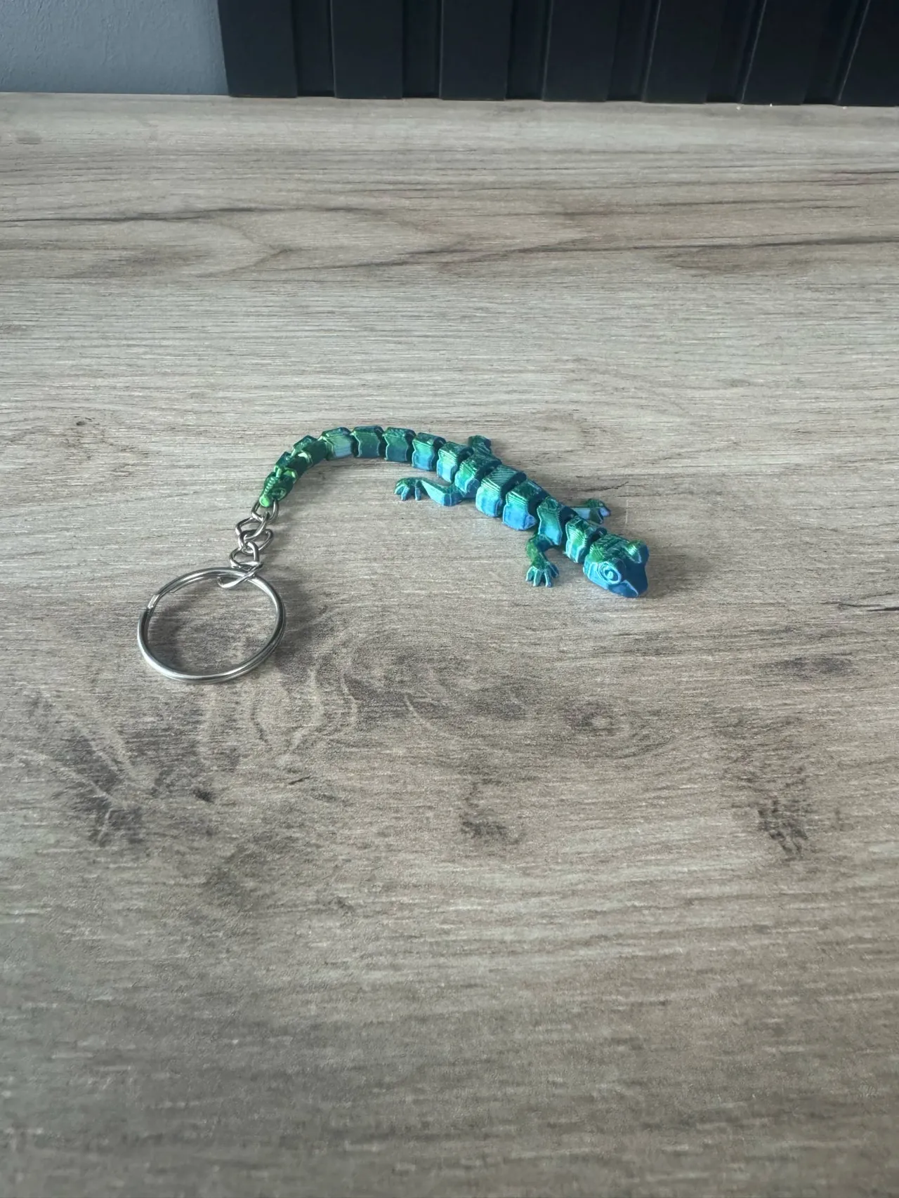 flexi lizard keychain view 3