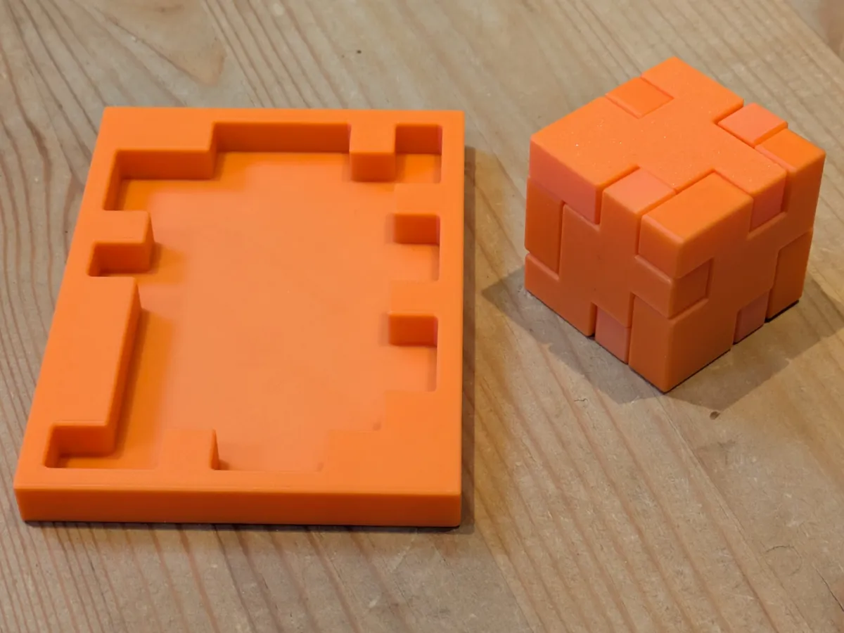 Puzzle cube à plat — double solution