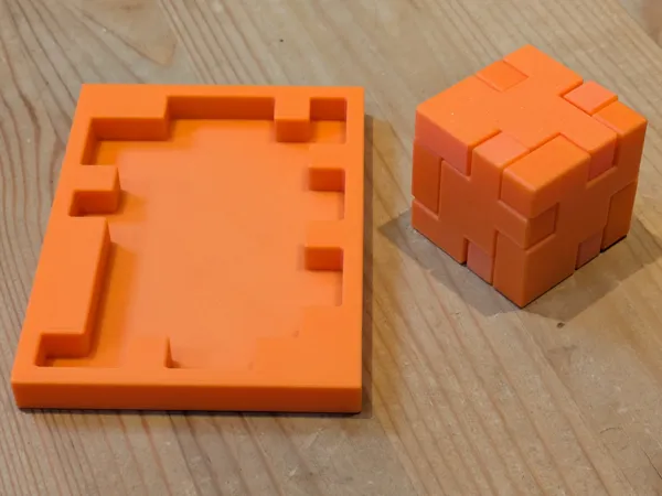 Puzzle cube à plat — double solution