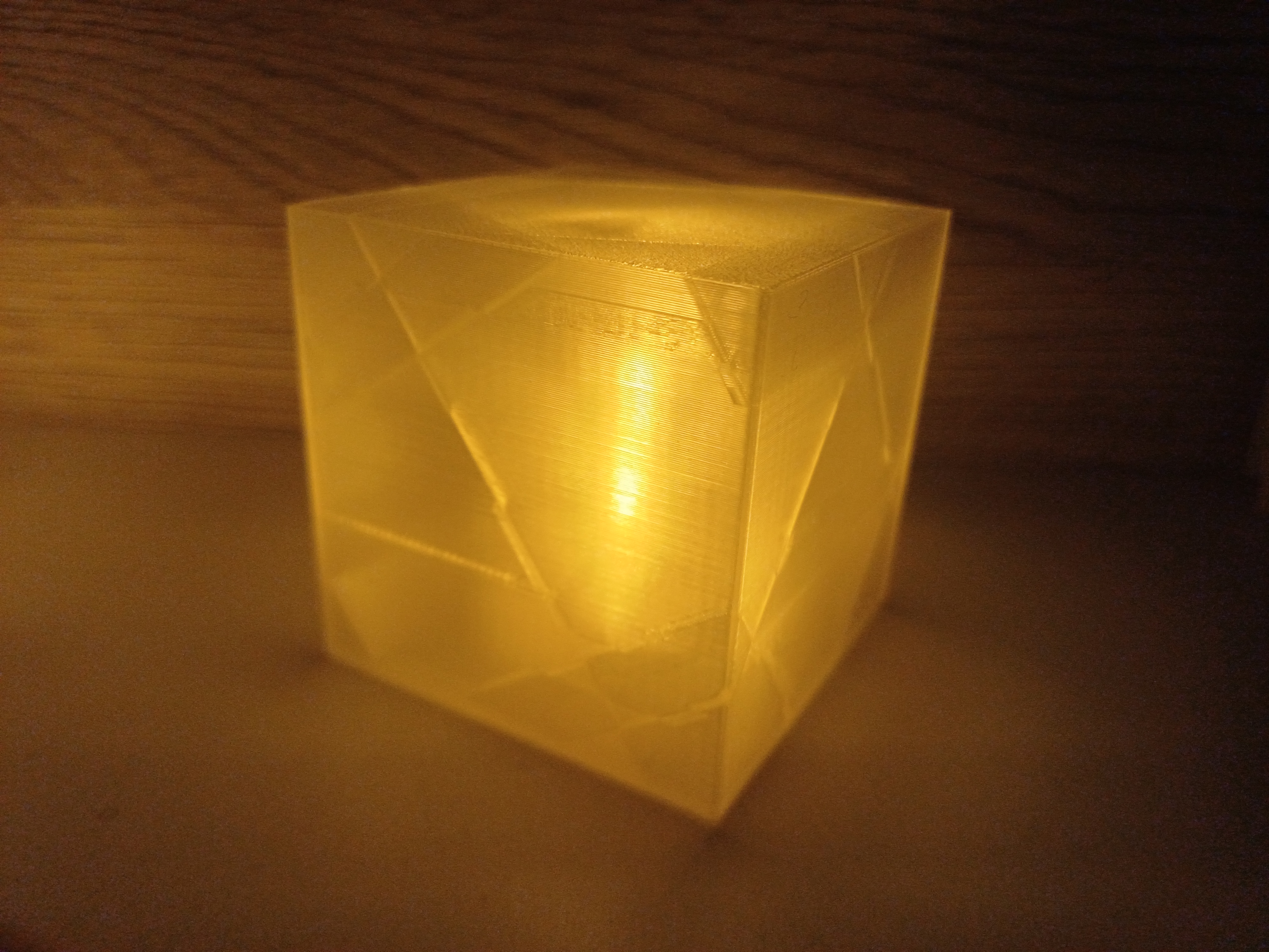 Miniatura 2 do modelo 3D Ice Cube Lamp