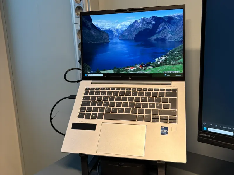 HP G5/G2 Docking Laptop Stand – Clean Desk Edition