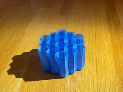 Rotatable pen holder