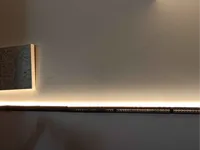 Tasseau à crémaillère 25 cm avec rainure LED — photo 1