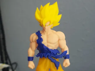FIGURA GOKU COLOR SUPERGUERRERO