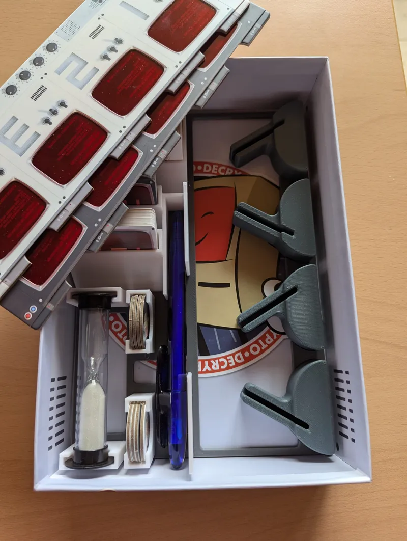 Decrypto Insert with cutout for angled stands