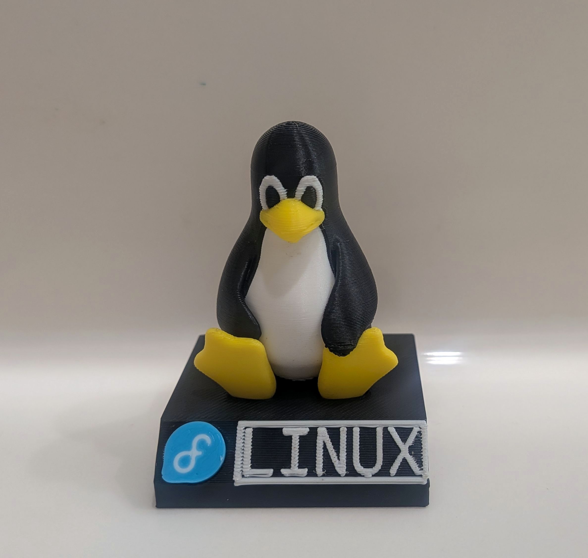 Miniatura 3 do modelo 3D Tux Linux Basis + Linux Icon|Remix