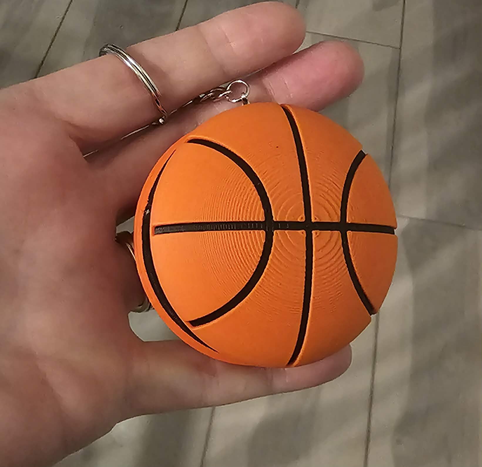 Accesorio para sujetar ligas de cabello: Basketball Hair Tie Holder — vista de referencia 4