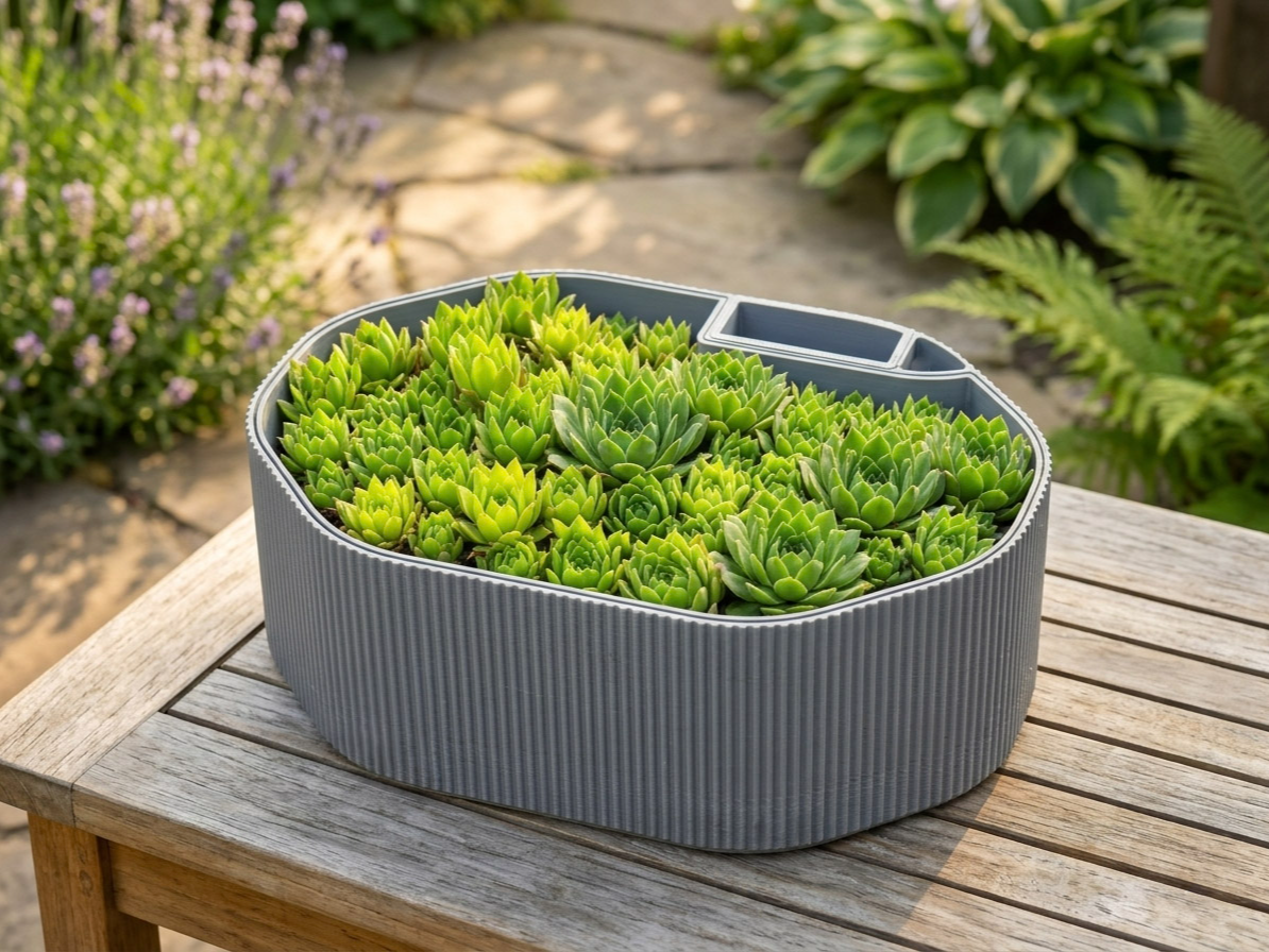 Self watering planter