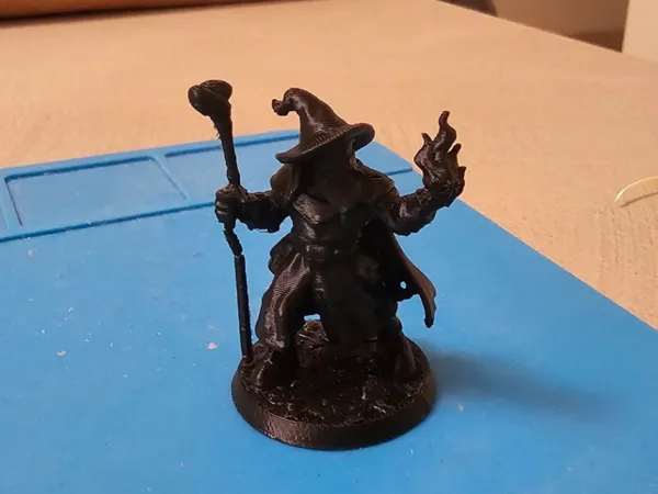Figurine de magicien arcanique