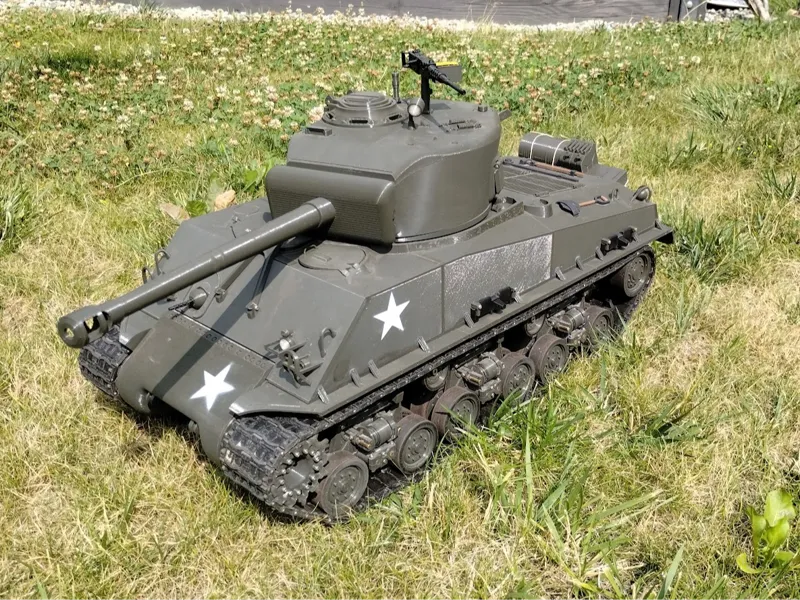 RC tank Sherman M4A3E8 1:10