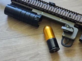 Airsoft underbarrel grenade launcher