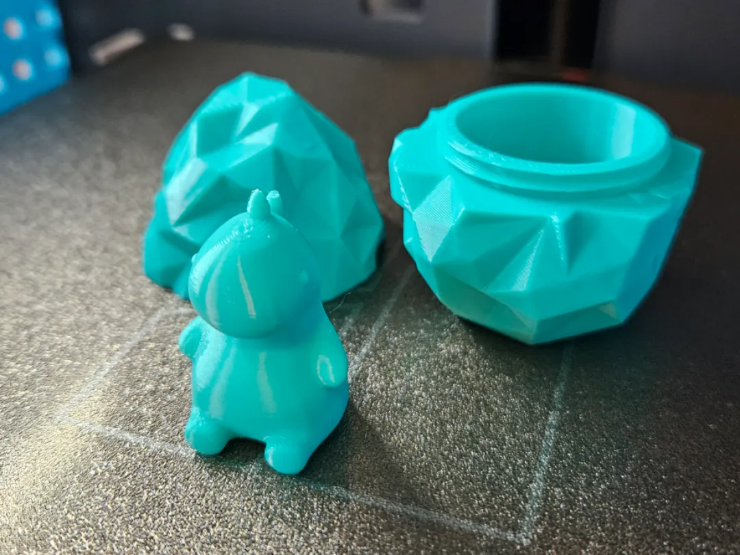 Œuf de dinosaure avec bébé dino
