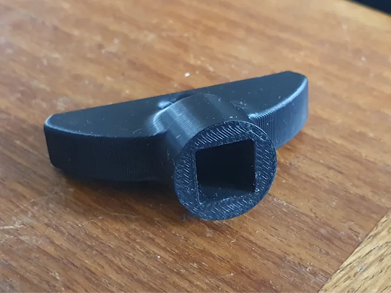 Key for outdoors water outlet