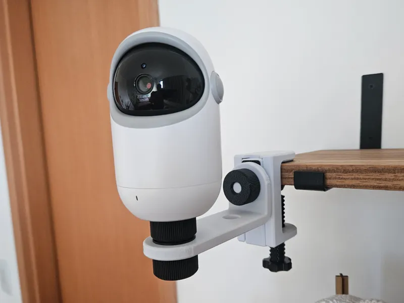 Universal clamp to camera/tripod mount