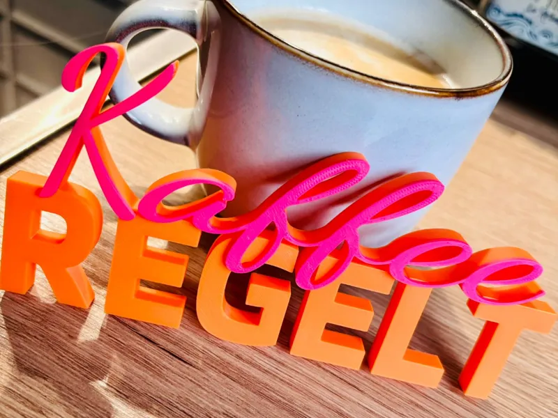 Kaffee regelt Schriftzug Deko