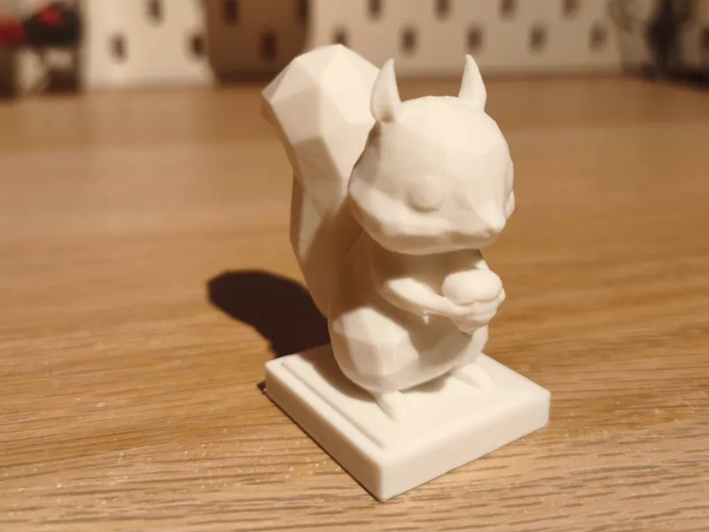 Waldfreund "Low Poly Eichhörnchen"