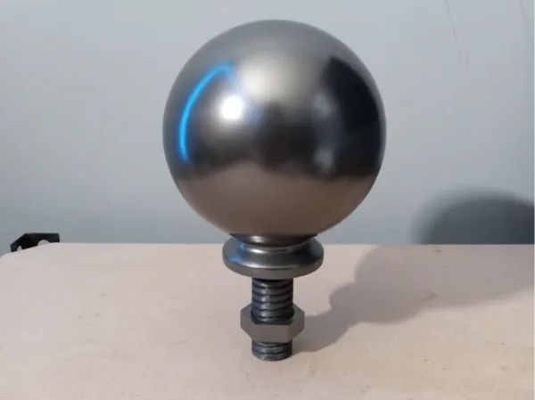 Grande boule d'attelage décorative