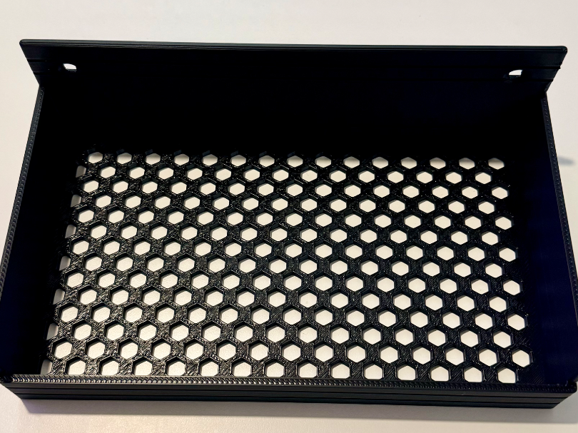 Miniatura 1 do modelo 3D The Modern Wall-Mounted Spice Rack & Shelf