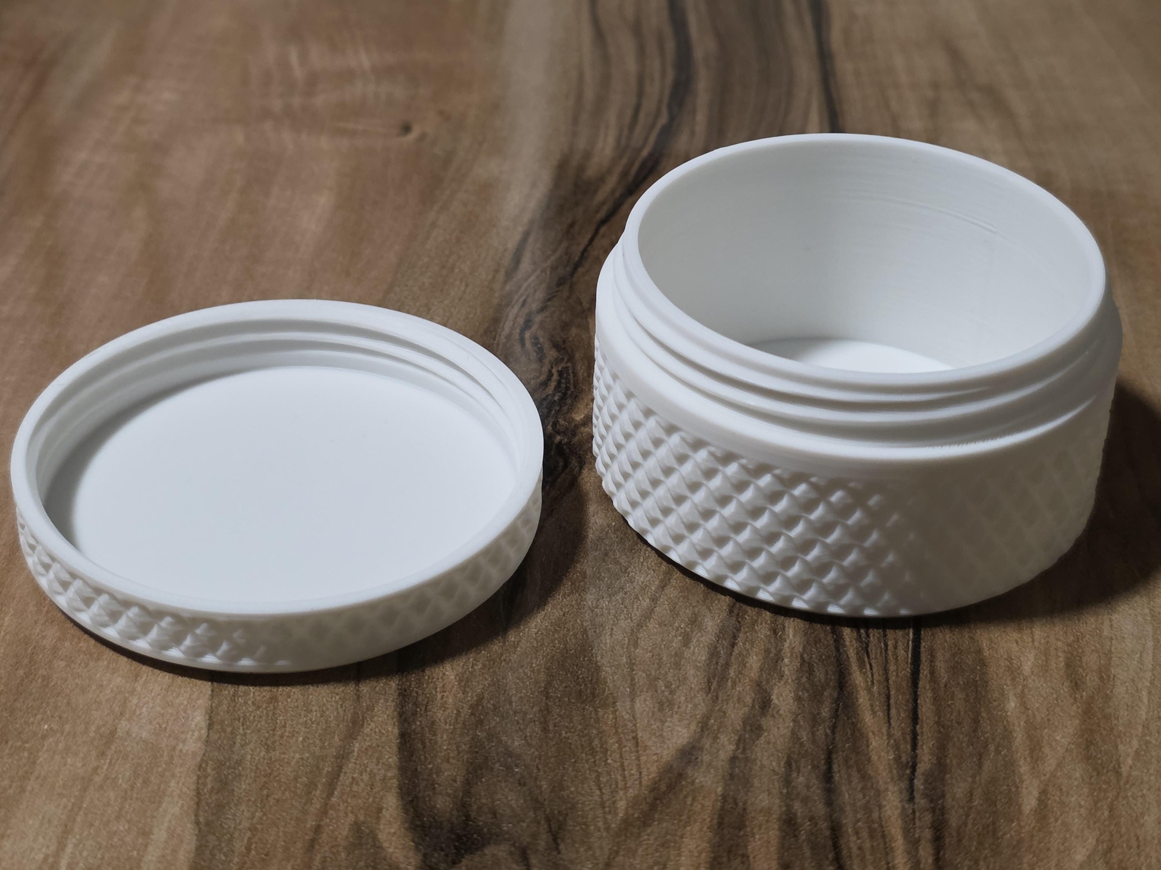 Miniatura 1 do modelo 3D Parametric Screw-Top Containers