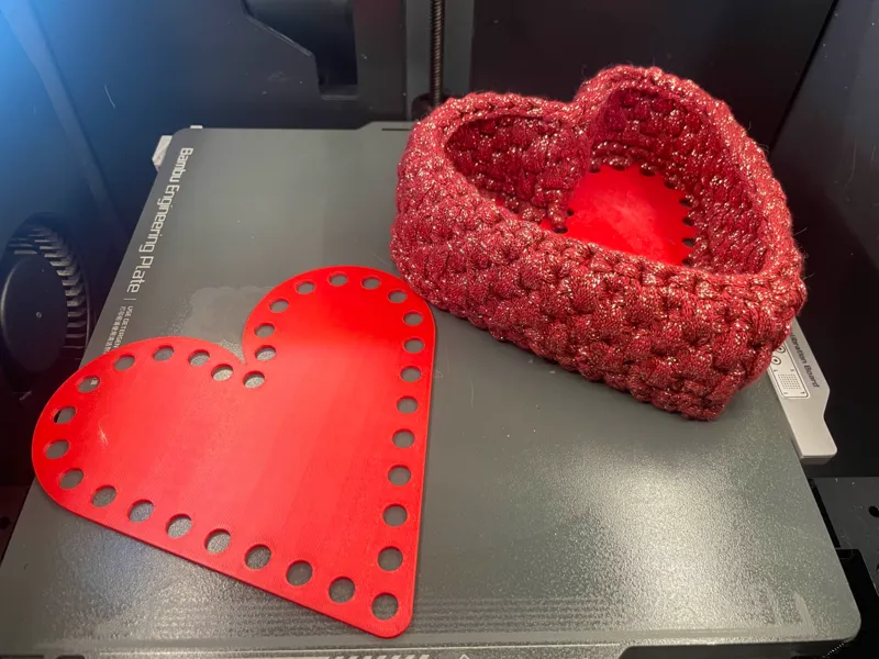 Bottom for crocheting heart basket