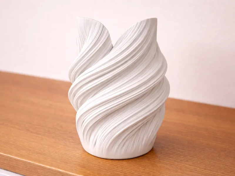 Vaso moderno elegante intrecciato e minimalista