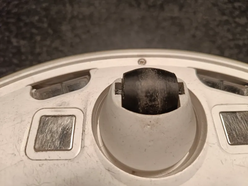 Dreame D10 Plus front spare wheel