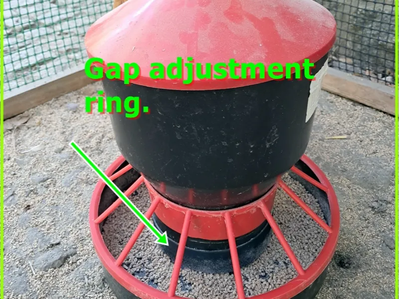 Chicken feeder gap adjustment