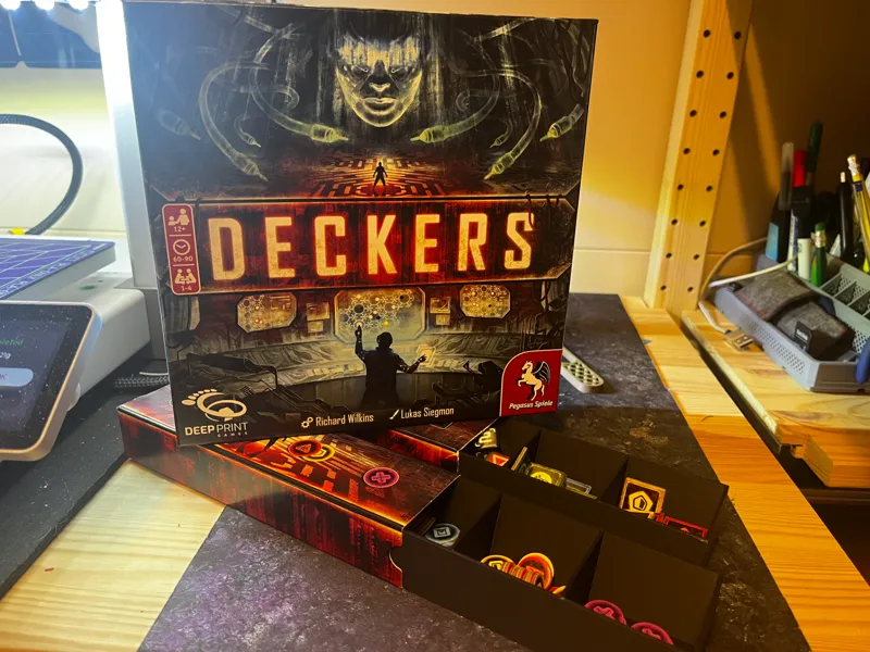 Deckers trays