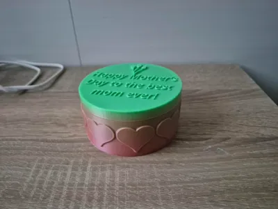 Box with hearts and a lid