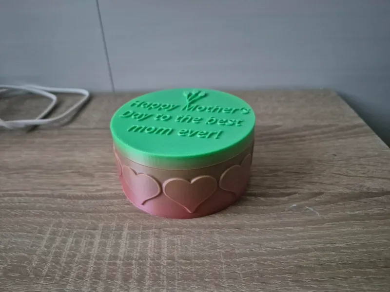 Box with hearts and a lid