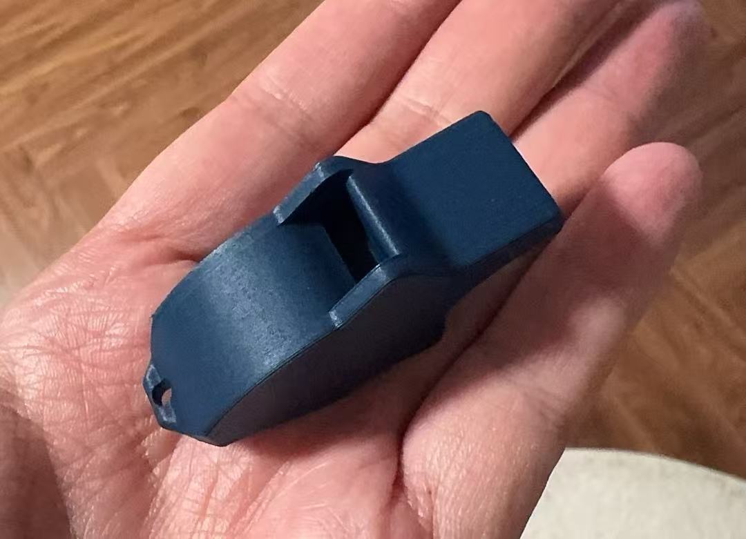 Miniatura 1 do modelo 3D 「趣玩」2026世界杯非官方裁判套装 红黄牌 收纳盒 口哨 比赛哨子