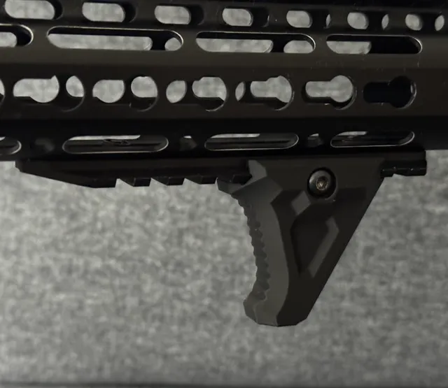 AR15 foregrip 6 - PICATINNY