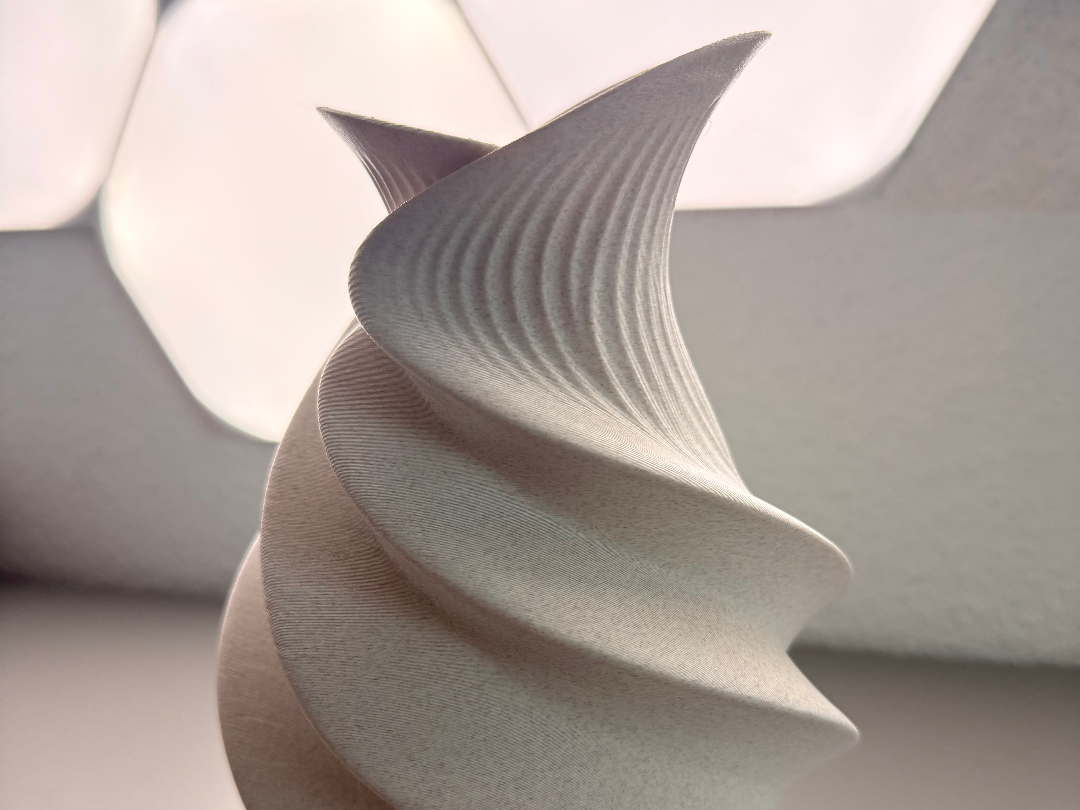 Sculptural Spiral Vase – Dekorative Designvase
