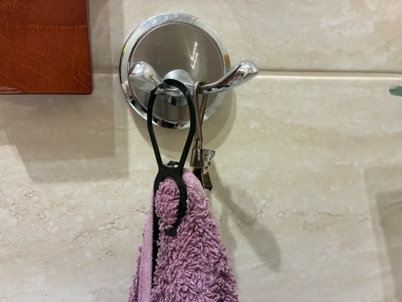 Towly - Old School Towel Hanger