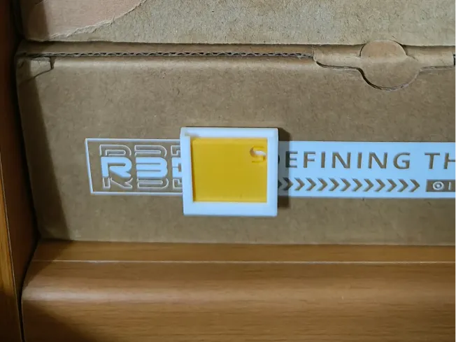 Filament swatch label socket