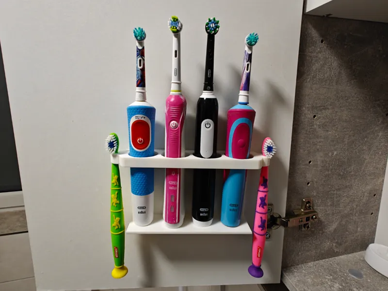Toothbrush / Zahnbürste