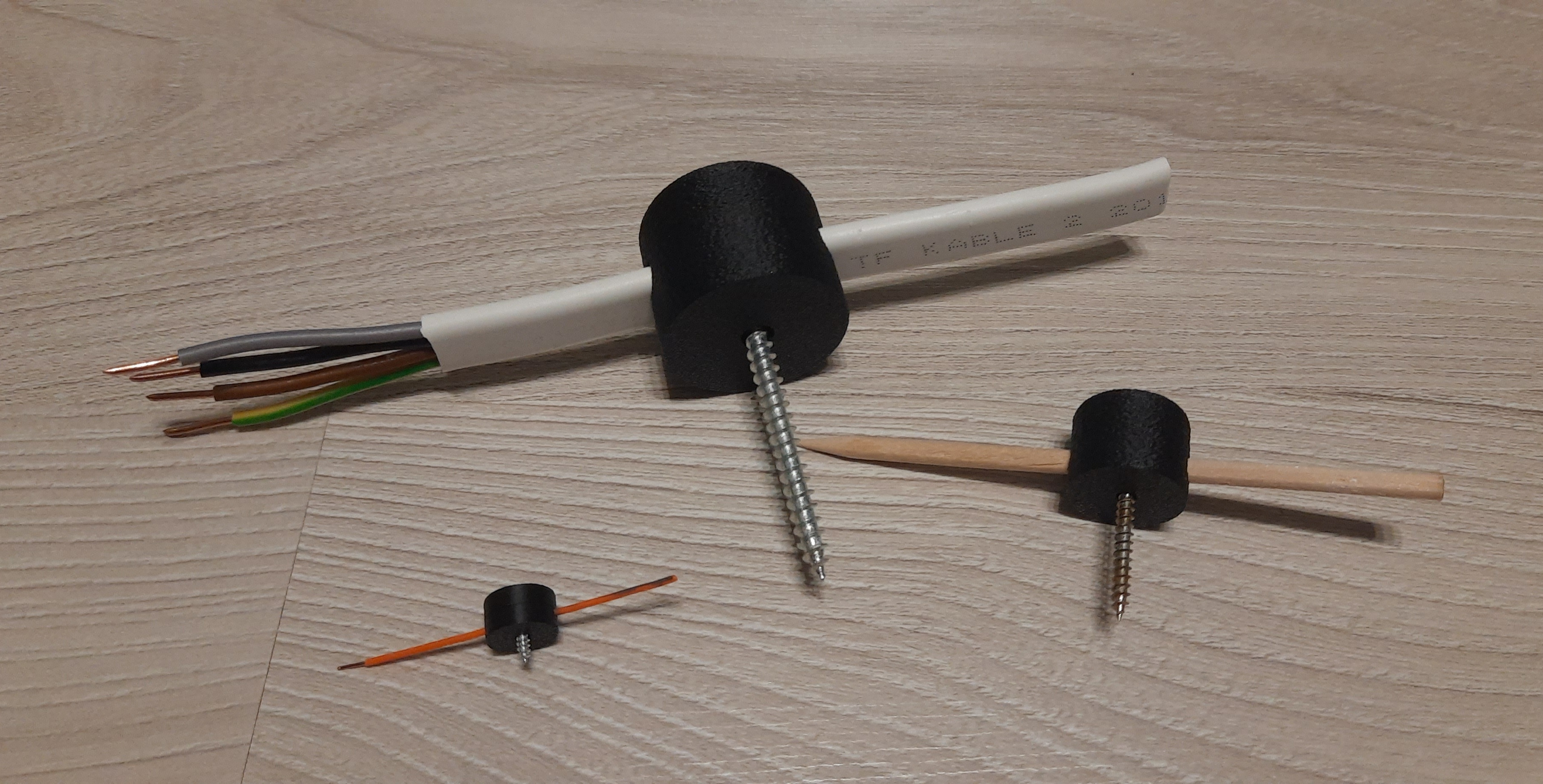 Miniatura 2 do modelo 3D Parametric Cable Holder