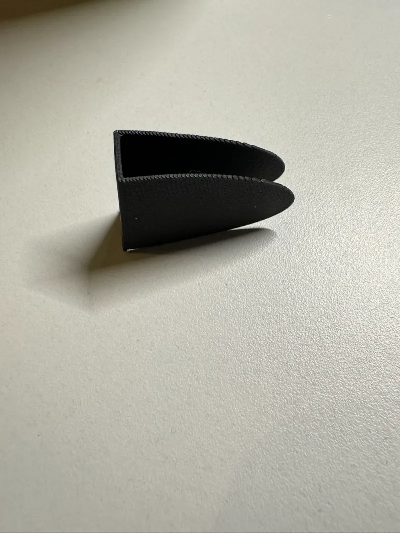 R2R Reel to reel tape retaining clip for spools