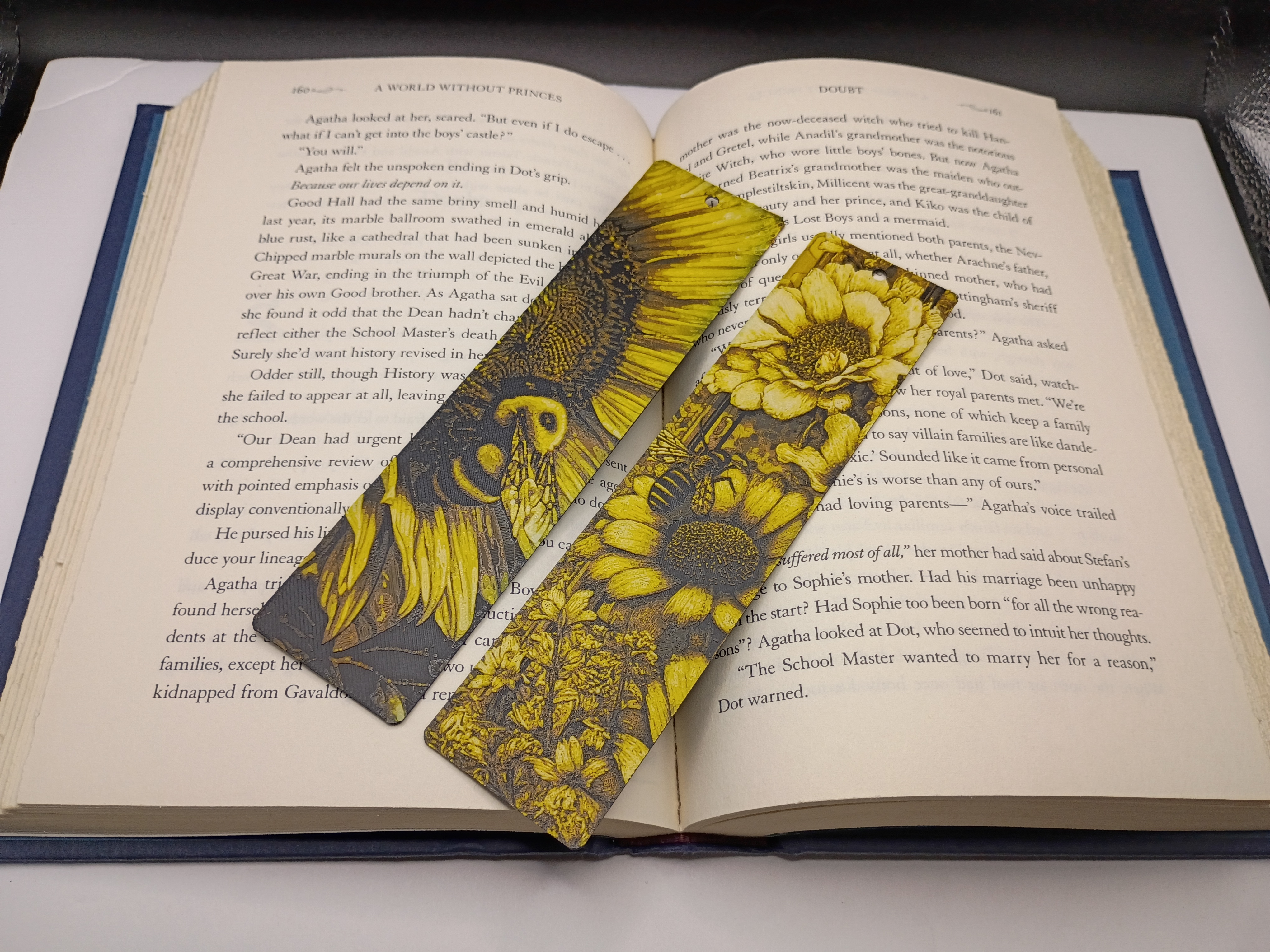 Miniatura 2 do modelo 3D Busy Bee Bookmark Set