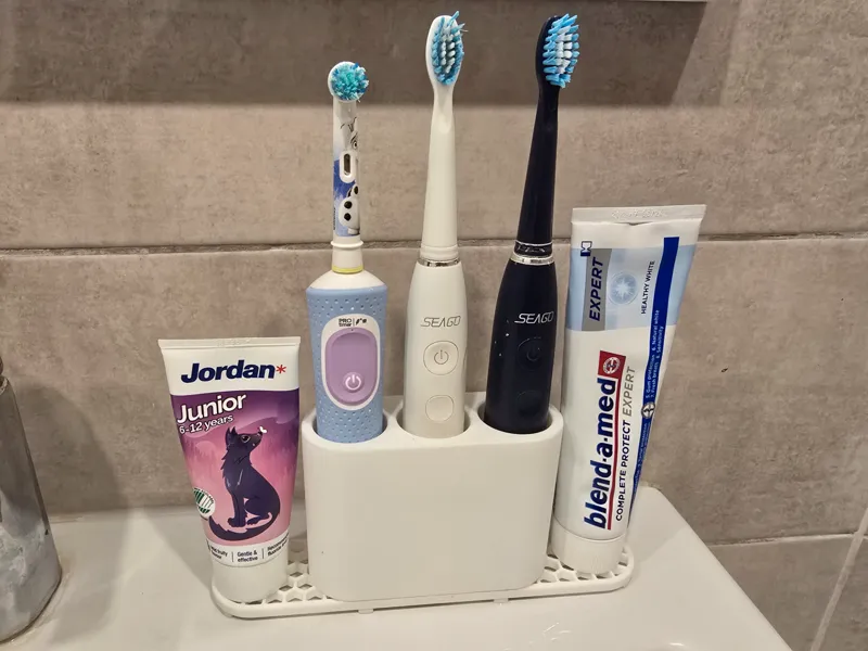 Toothbrush holder