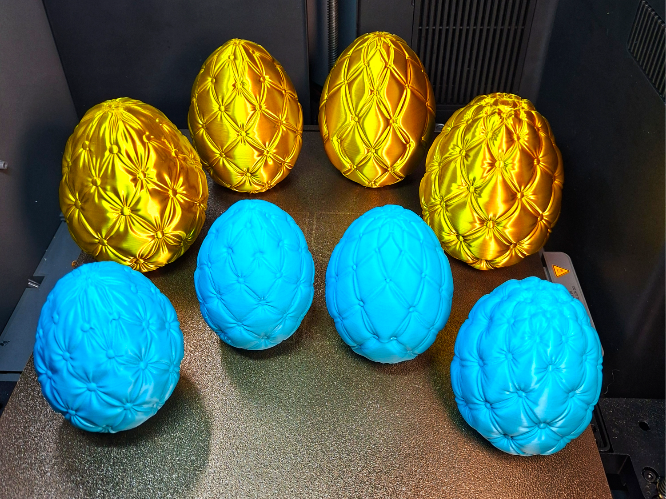 Easter egg with quilted pillow pattern