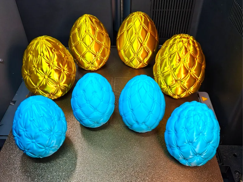 Easter egg with quilted pillow pattern