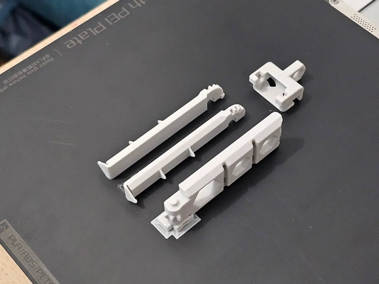 Foldable phone stand (automatic arms) view 4