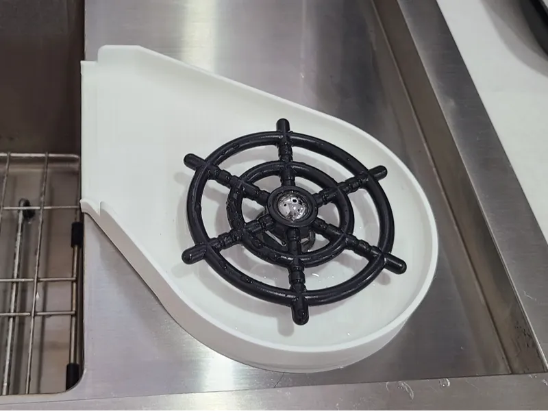 pitcher & glass rinse flow deflector