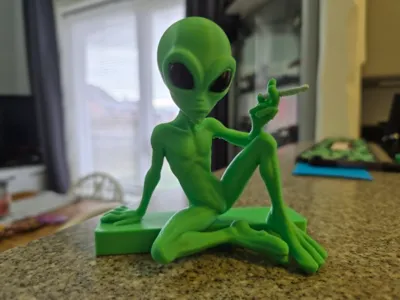 Smoking Alien - Sitting