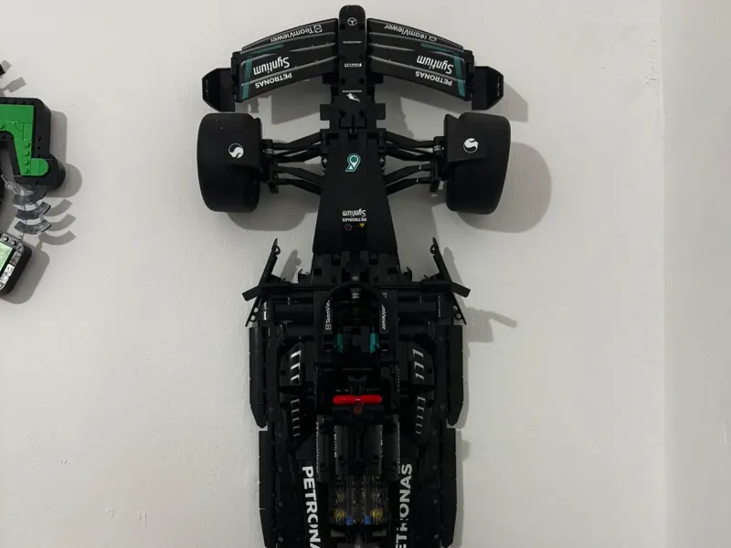 LE.GO F1 1:8 Car Wall Hanger