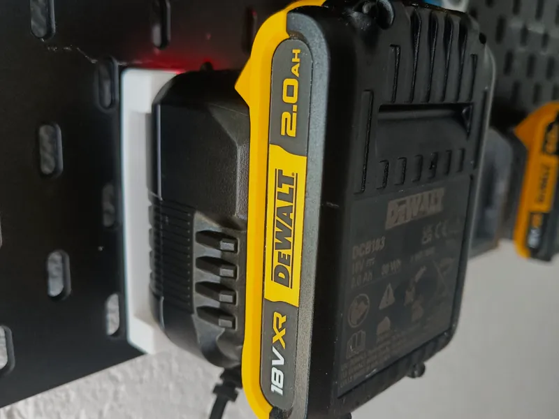 Skadis Dewalt Akku Ladegerät Halter