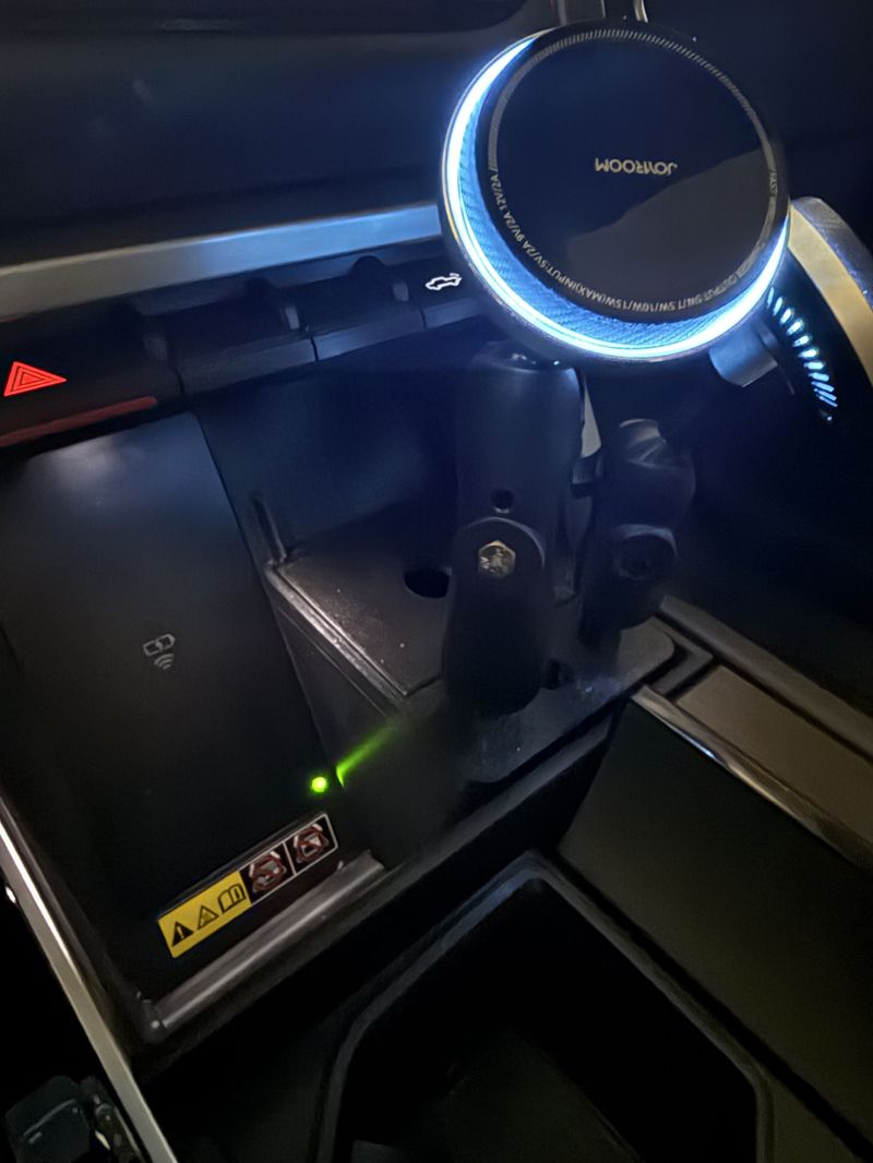 '25 Tundra Mag Safe Charger