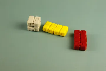 Objeto manipulable: Mini Fidget Cube ~8grams & 36minutes — vista de referencia 3
